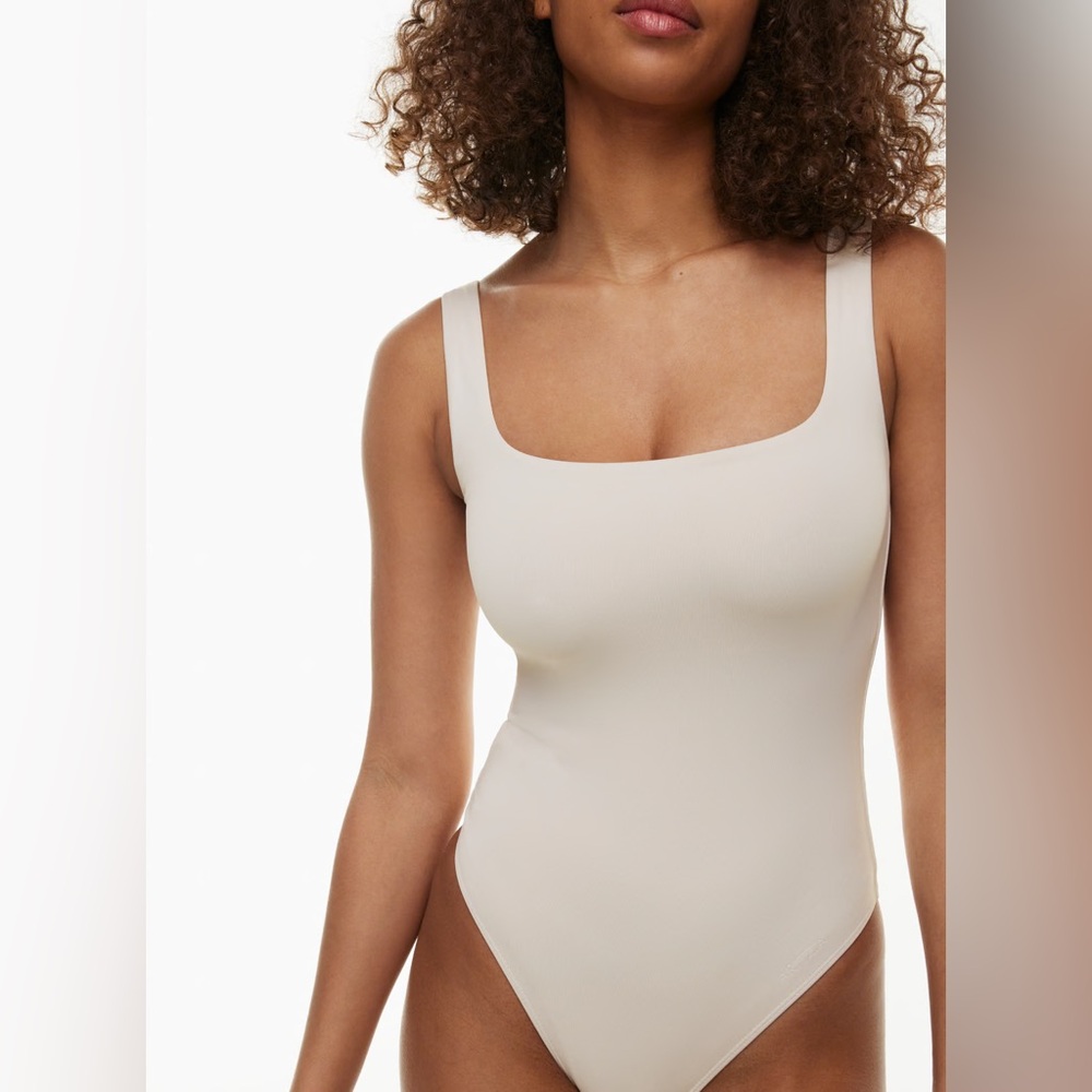 Aritzia Babaton Contour Squareneck Bodysuit Size Medium